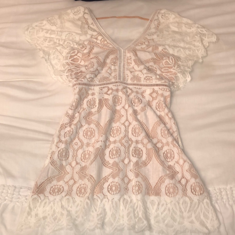 White lace v neck dress